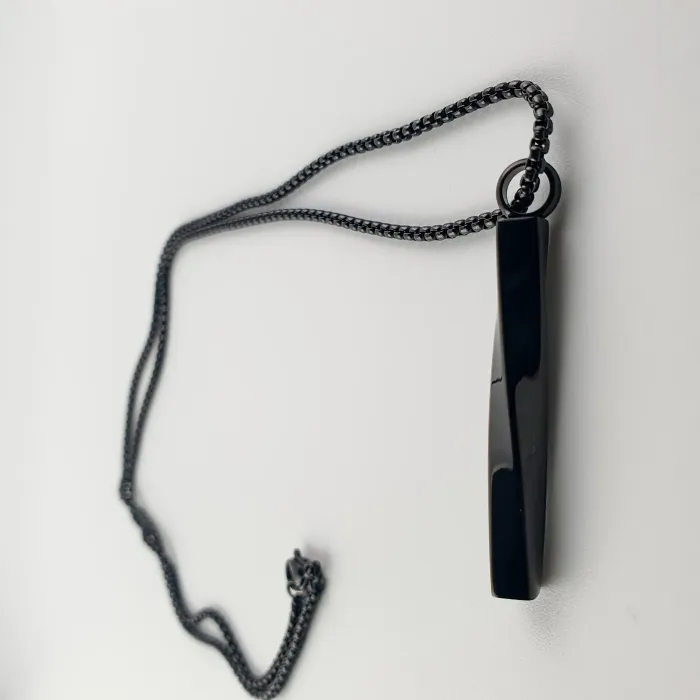 Ashanger met ketting - Mobius Bar - Zwart - Gedenksieraad - view 3