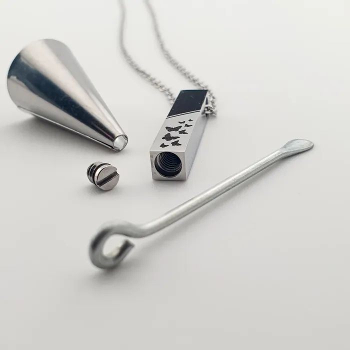 RVS Assieraad Rechthoek met Vlinders – Vlucht van Herinnering - Gedenksieraad - view 4