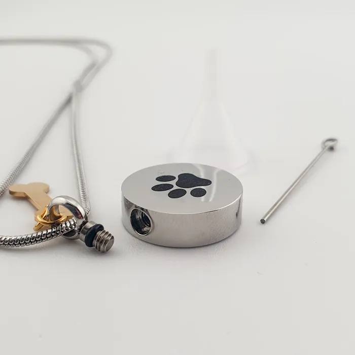 RVS Assieraad Rond – Pootafdruk met Gouden Botje - Gedenksieraad - view 3