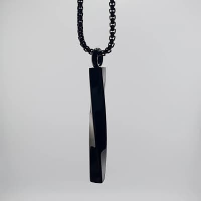 Ashanger met ketting - Mobius Bar - Zwart - Gedenksieraad