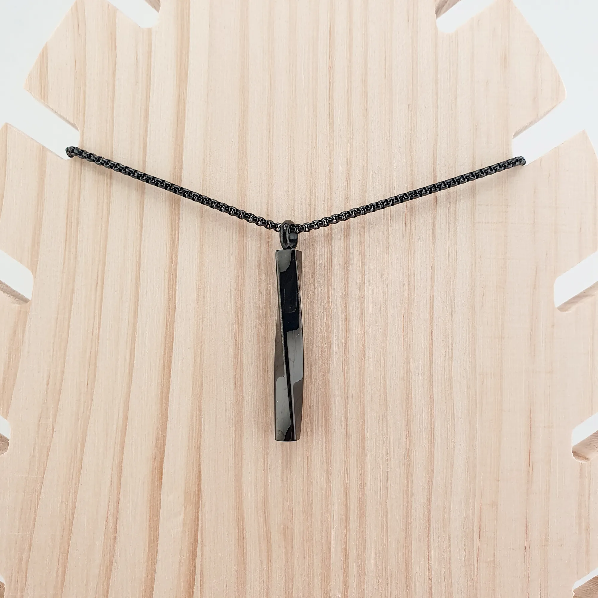 Ashanger met ketting - Mobius Bar - Zwart - Gedenksieraad - view 2