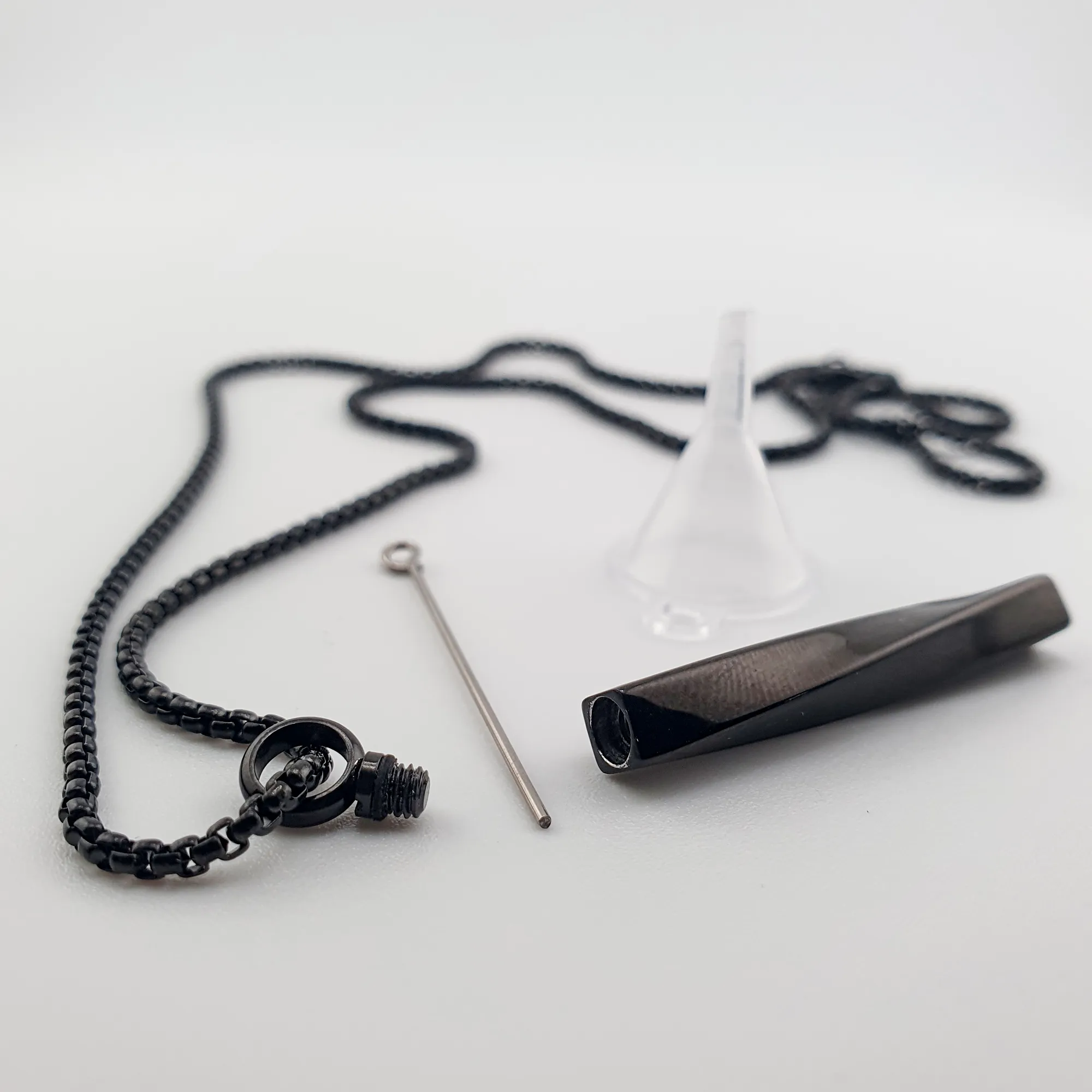 Ashanger met ketting - Mobius Bar - Zwart - Gedenksieraad - view 5