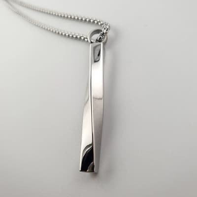 Ashanger met ketting - Mobius Bar - Zilverkleurig - Gedenksieraad