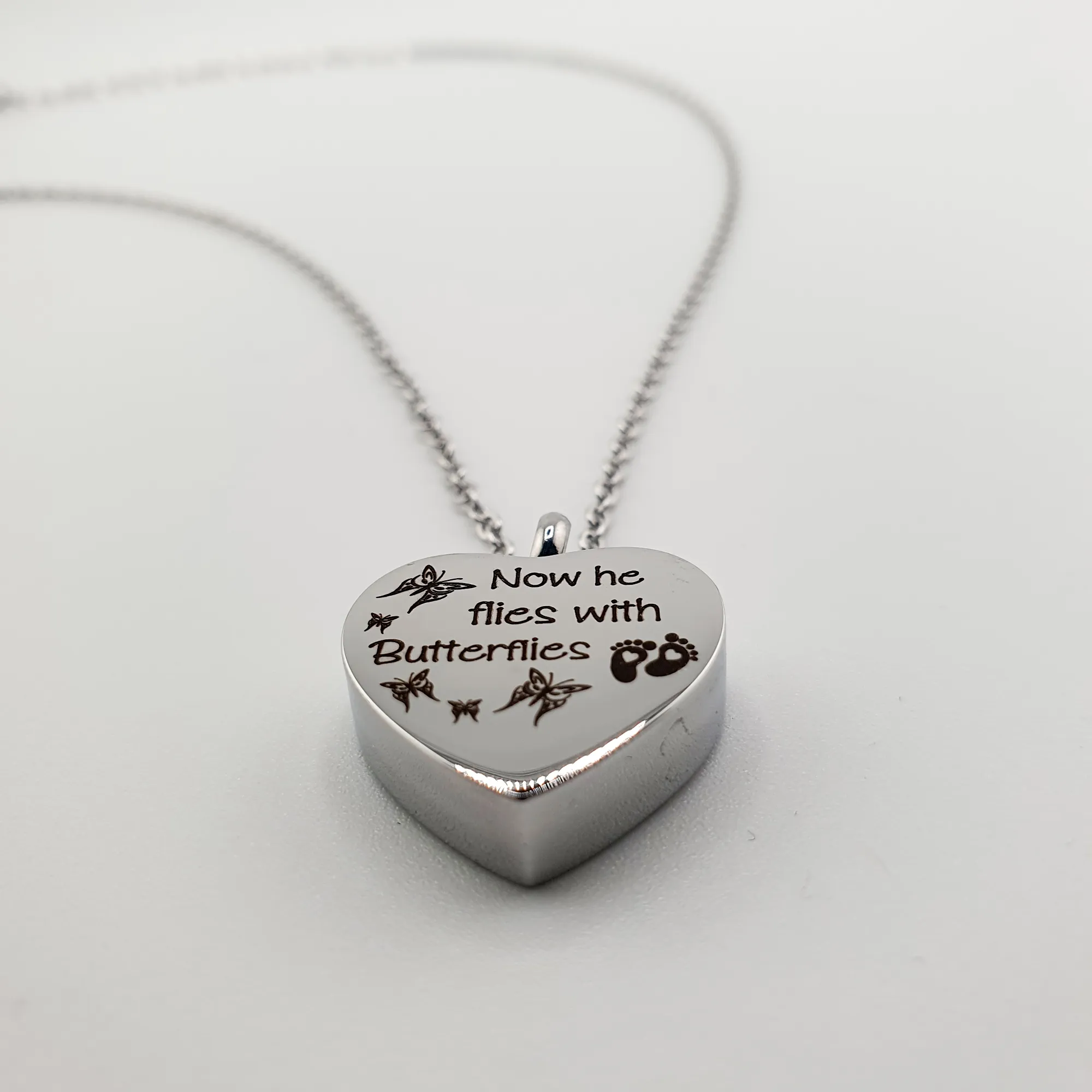 Urn Ketting met As Hanger Dieren - Butterflies (He/She) - Waardig Gedenkteken - view 2