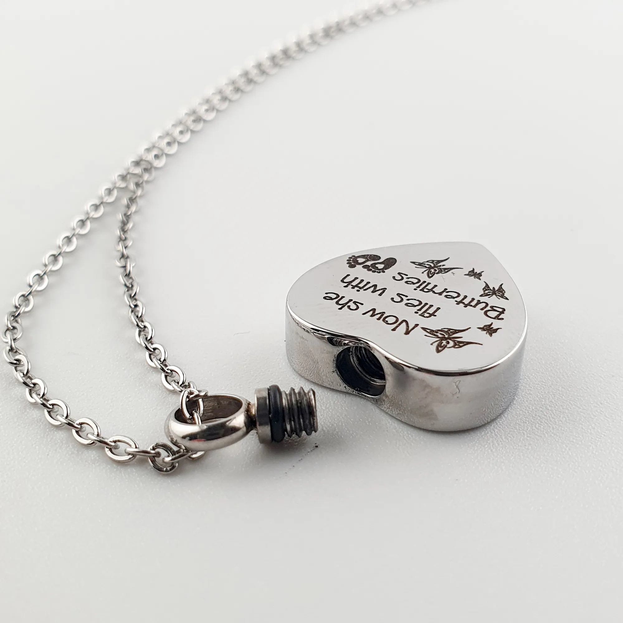RVS Ashanger – Hart met Kersenbloesem Gravure en Tekst "Forever in my heart" - Gedenksieraad - view 2
