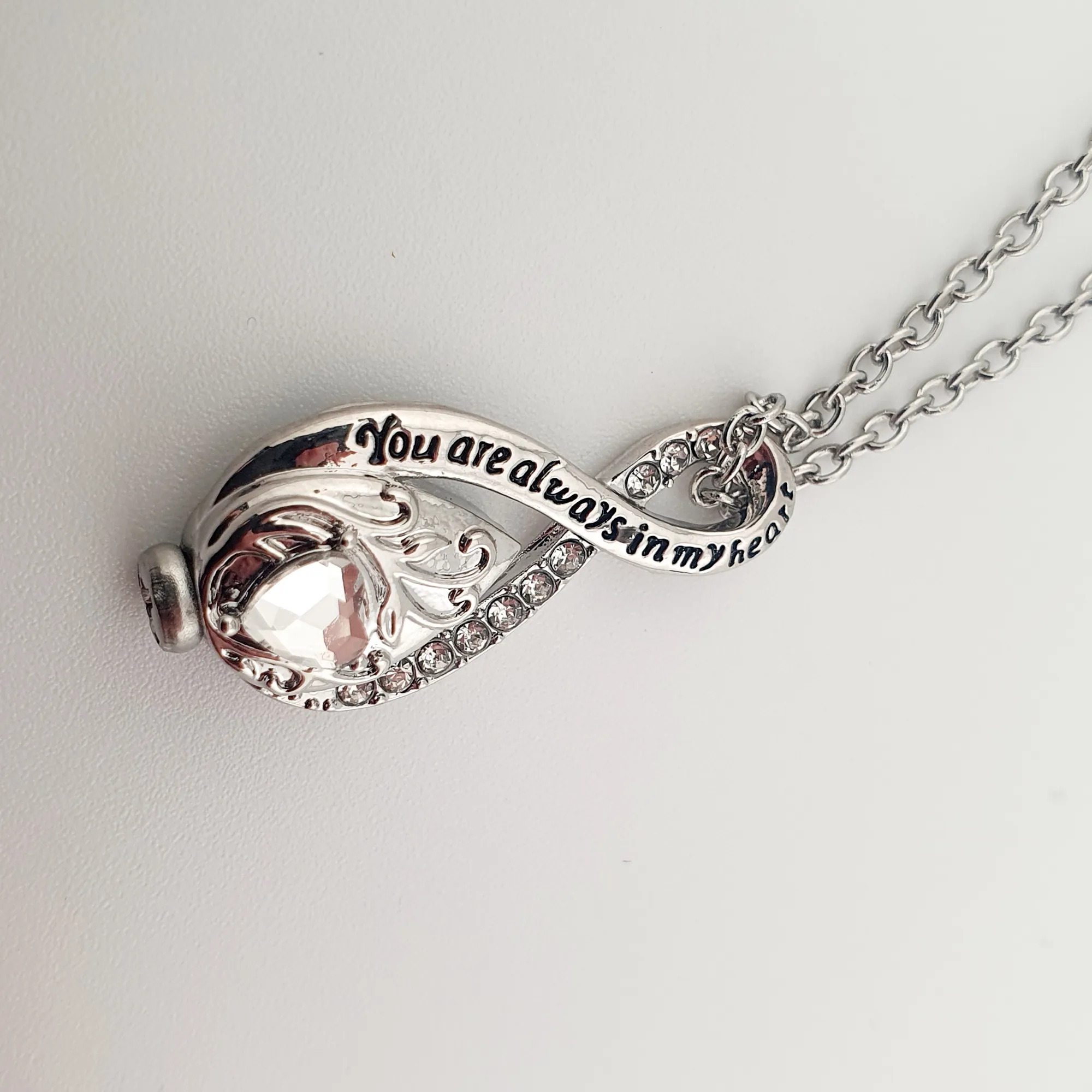 Infinity Keepsake Hanger met Hart – RVS Zilver - Gedenksieraad - view 2